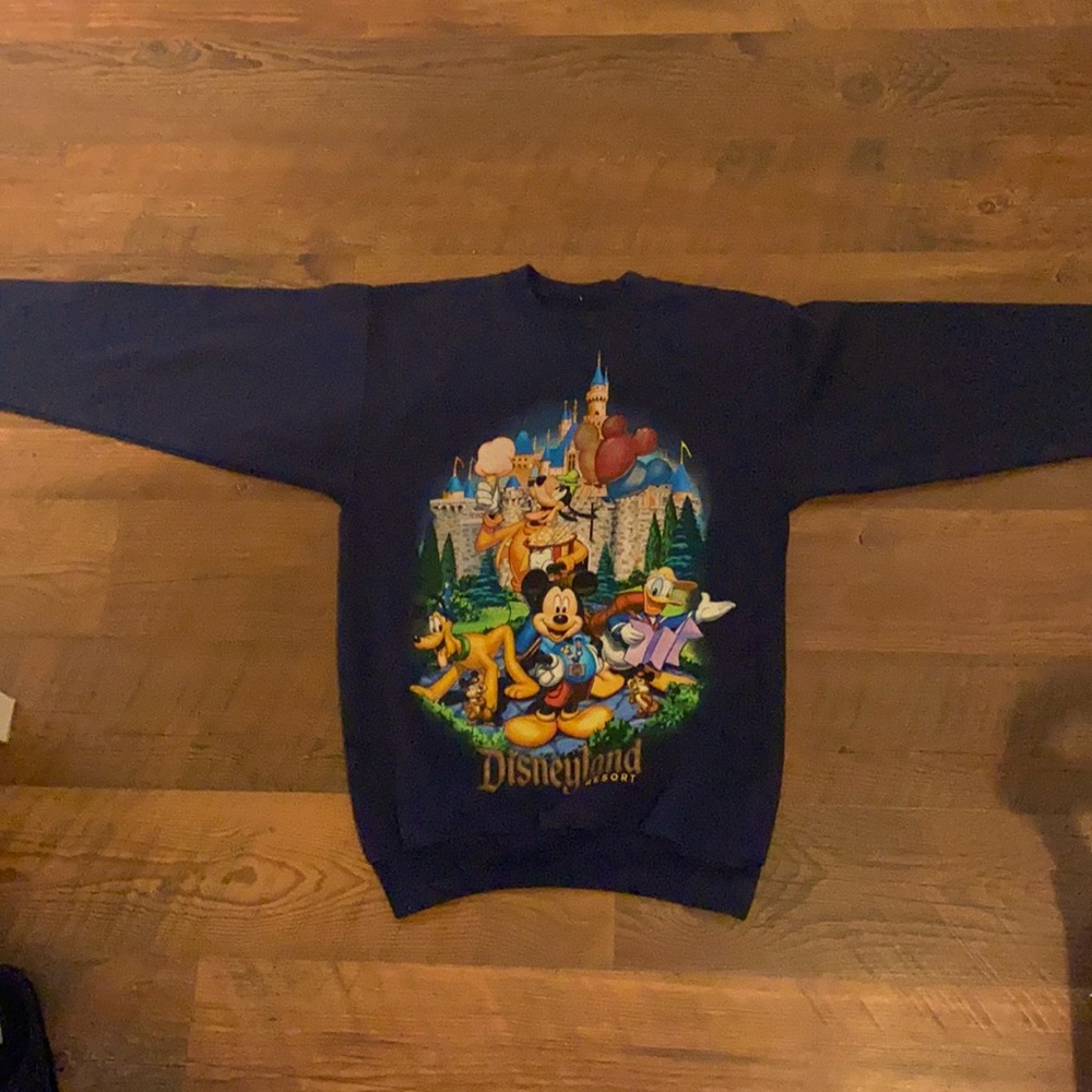 Hello!!! I’m selling a v-neck sweater from Disney